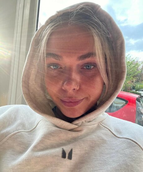 Izzy Swin model high quality picture