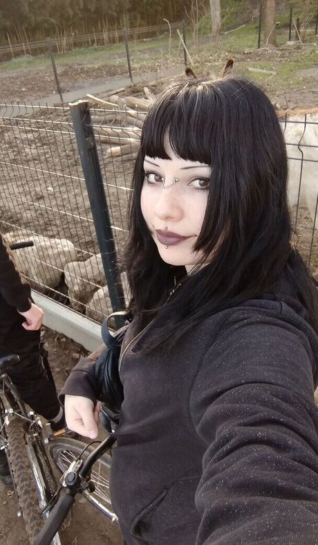 gothbynight best model image