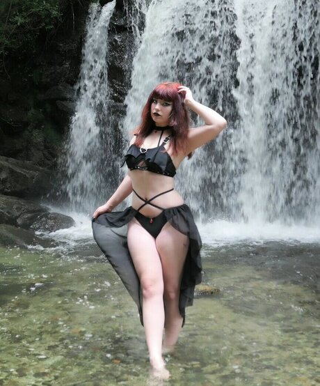 gothbynight free actress pic