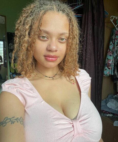 Lexcova pretty actress picture