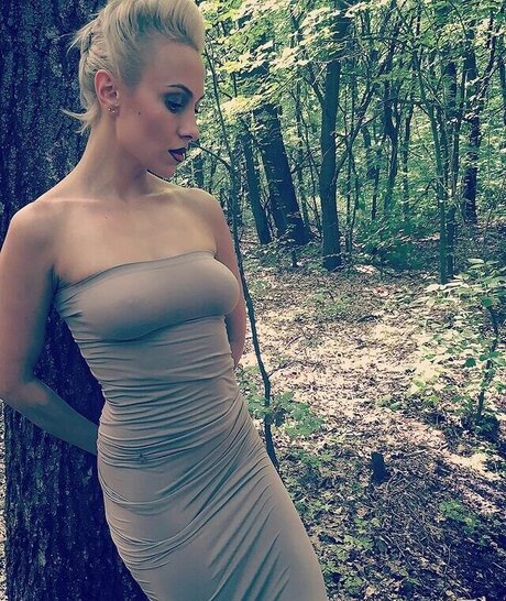 anastasia domination model top pic