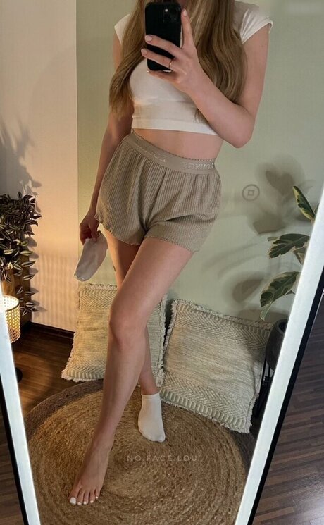 yoga pants onlyfans beautiful pics