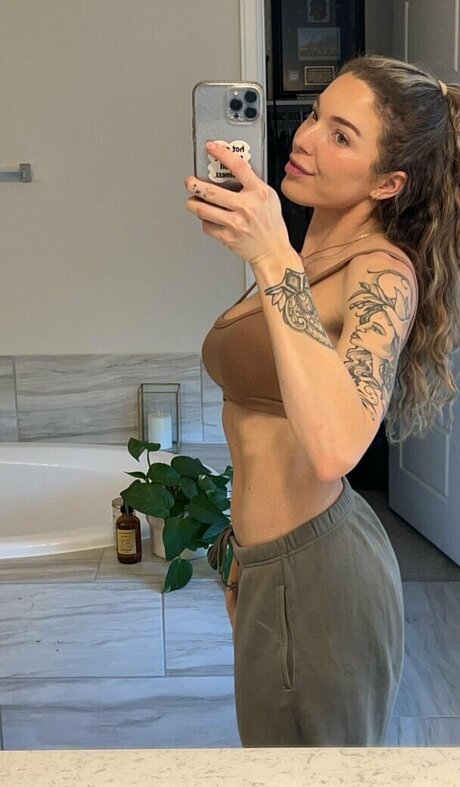 Sidney Sky exclusive model image