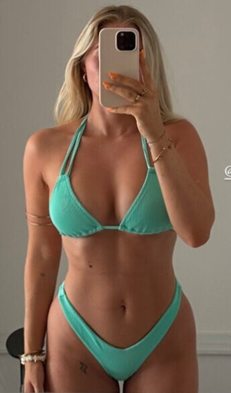 Emilia wue model hd picture