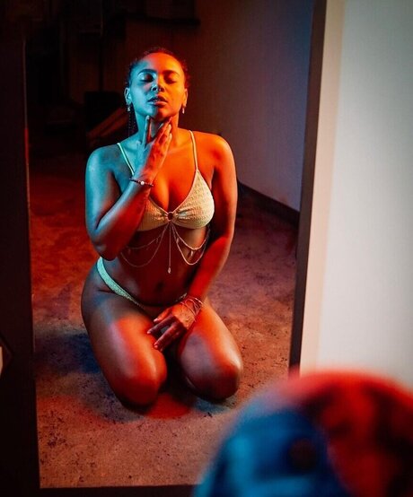 graefiin melanin hot star photos