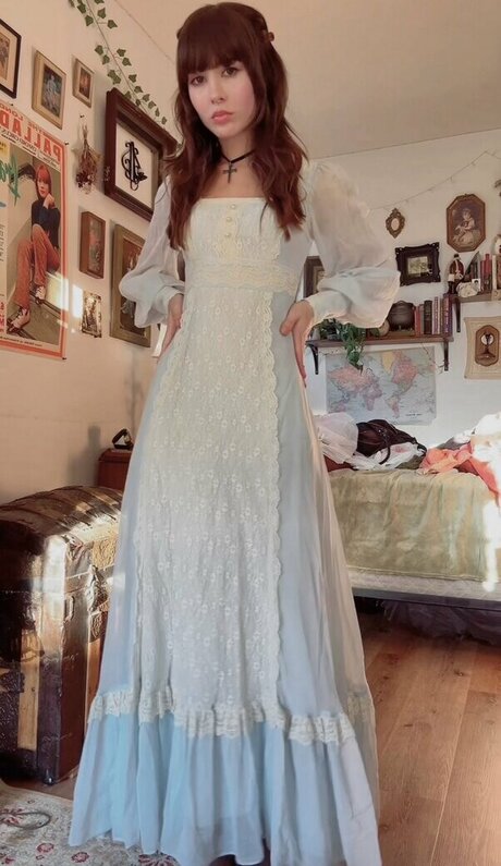 Moongirlevie model nudes img