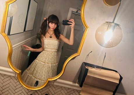 Moongirlevie nude model image