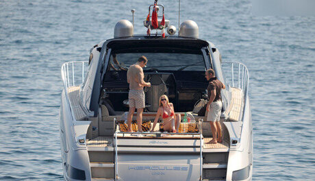 Lara Stone naked actress images