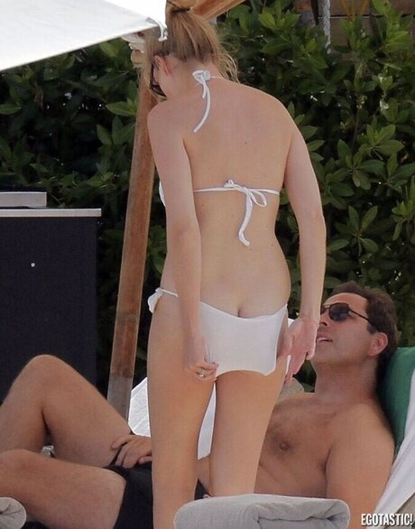 Lara Stone Profile pic