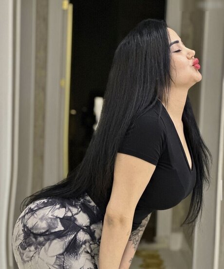 Melek Azad naked actress gallery