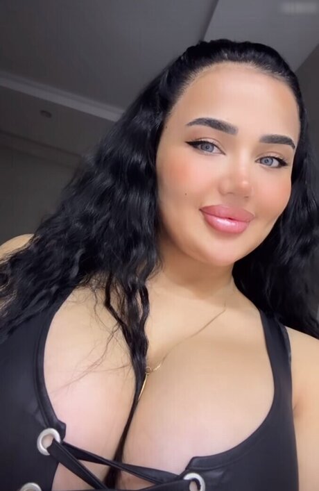 Melek Azad free model archive