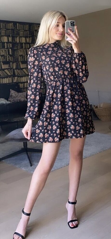 Laura Block naked model galleries