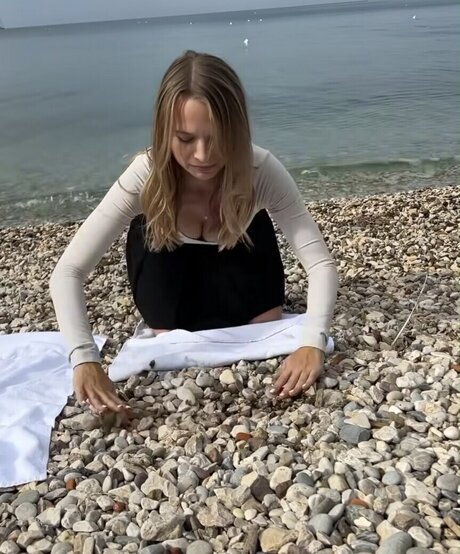 beautiful teen onlyfans nude photos