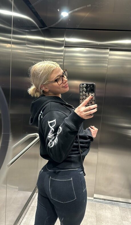 Lola Visage model erotic image