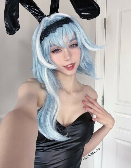 Duckie Cos porn model photos