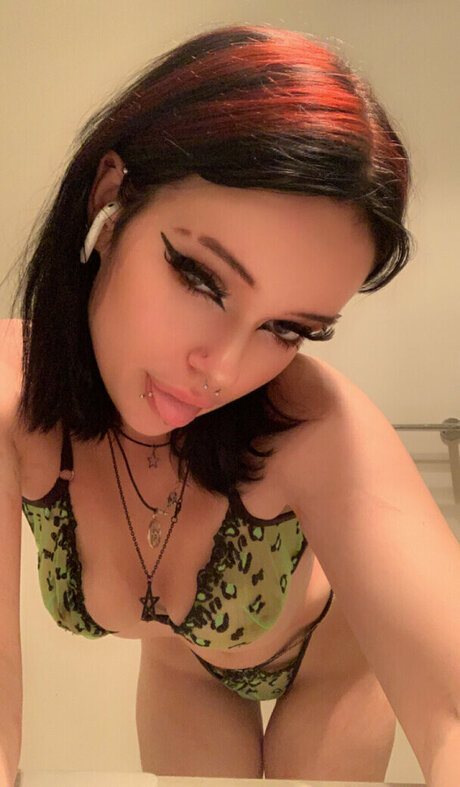 a very2 2 star nudes pic