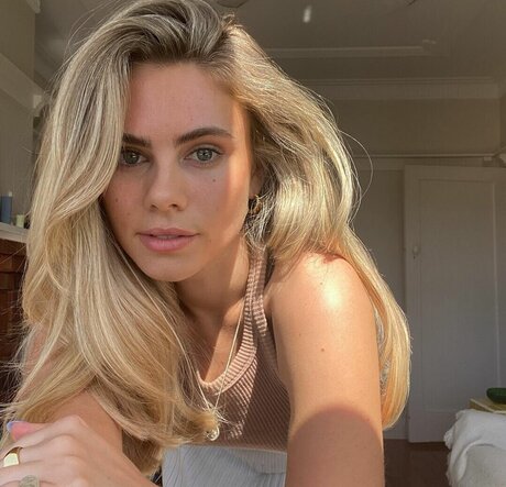 Peyton Cole pornographic model img