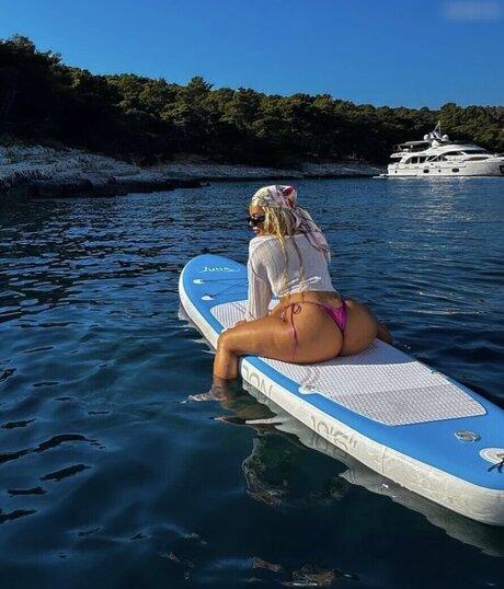 Nilufarsra art model photos