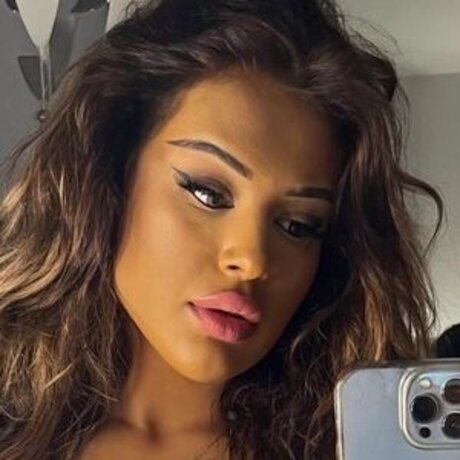 Nilufarsra model hot gallery