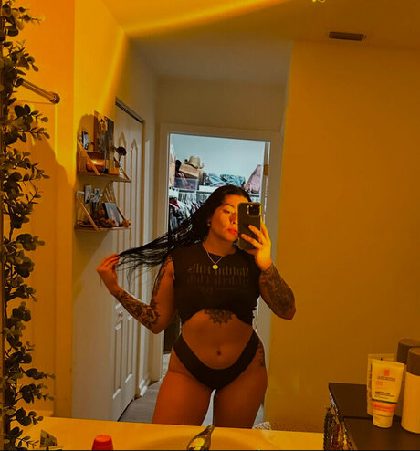 Hopemfnoe model erotic pic