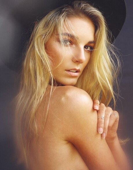 Amelie Tremblay star hd images