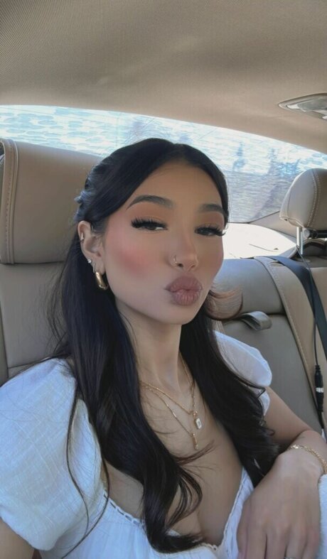 Kaylee Pereira model hot image