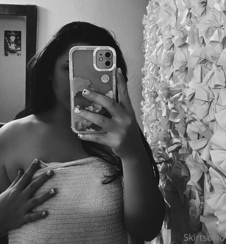 skirtsowo pornographic model photo