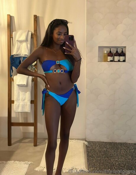 TheRealGiana exclusive model photo