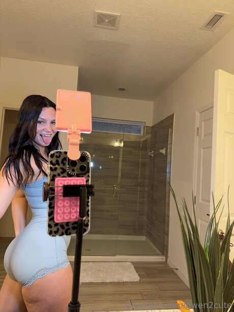 gwen2cute naked actress gallery