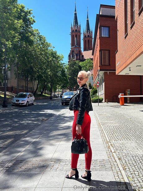 Paola blond xxx actress pictures