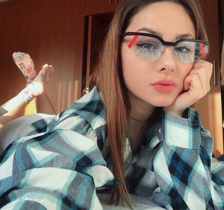 zeybik model nude galleries