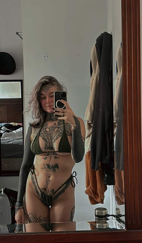 divinement bon pornographic actress img