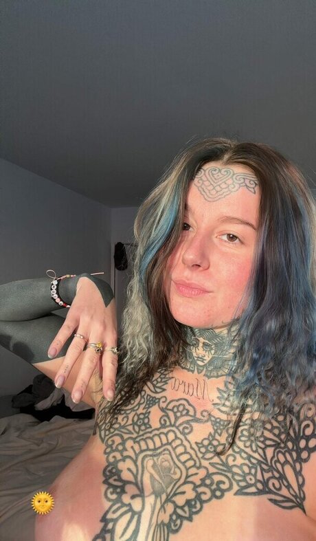 divinement bon erotic actress picture