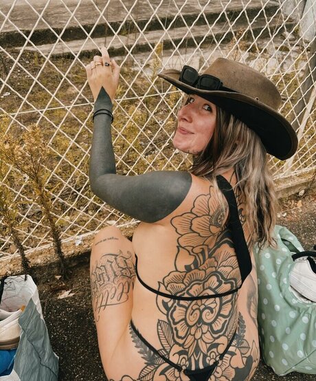 divinement bon nude model archive