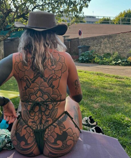 divinement bon star nudes picture