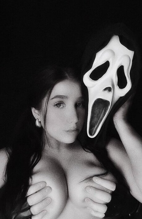 TylaASMR model art gallery