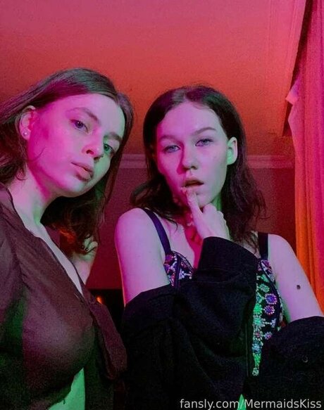Mermaids Kiss pornstar nice pics