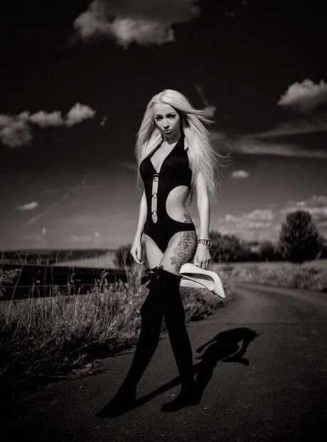 Melanie Hirsch nude pornstar pictures