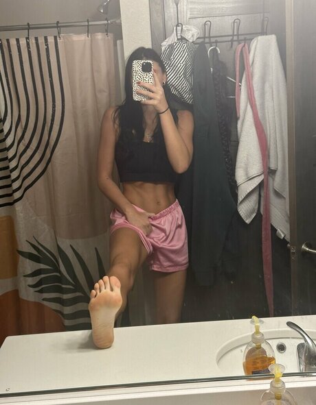 Kylie Mogen naked star img