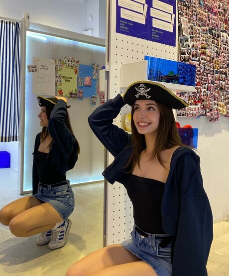 ebrarkrbkn model sexy image