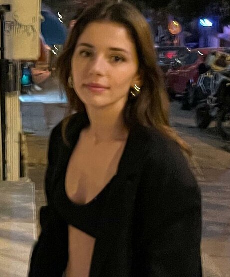 ebrarkrbkn hot actress pictures