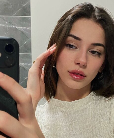 ebrarkrbkn nudes star img