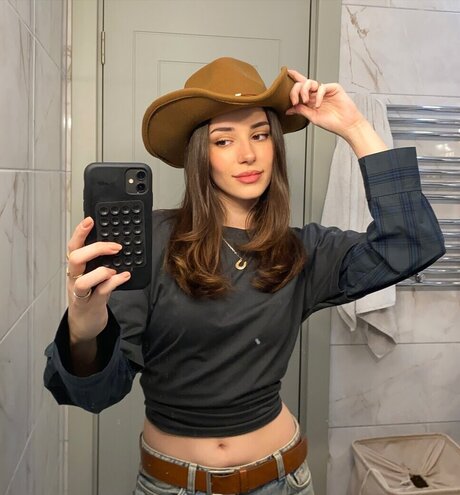 ebrarkrbkn model erotic photo