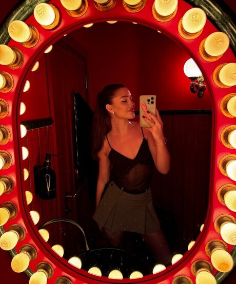 Sinem Melek Co kun hot model pictures