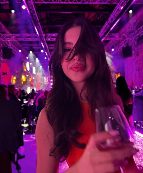 Sinem Melek Co kun porn actress photos