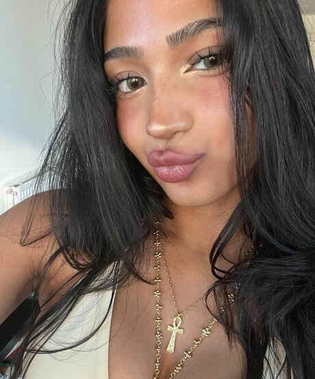 imanimalikaa nice actress gallery