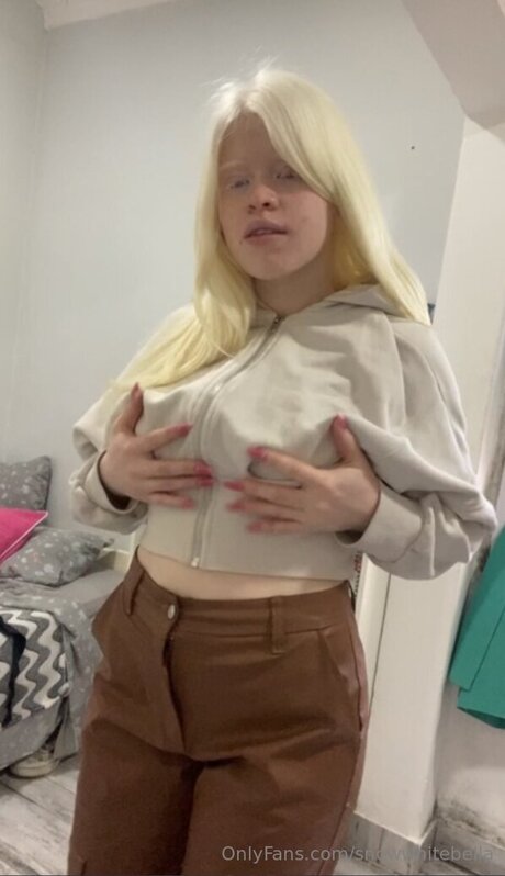 Snowwhitebella beautiful model pics