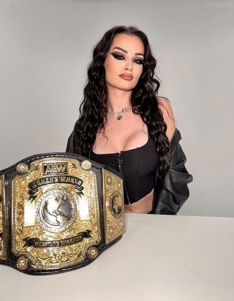 Saraya Jade Bevis pornographic actress photo