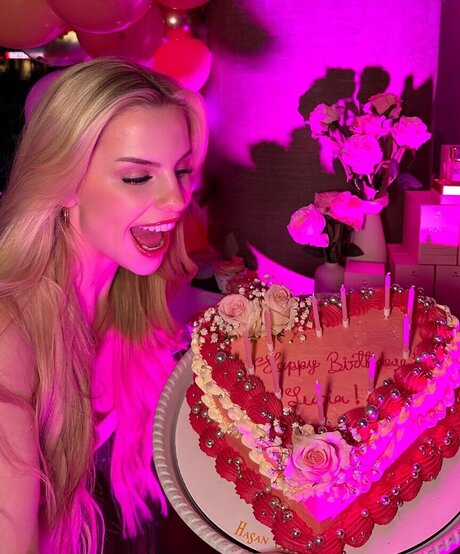 Lucia Leona adult actress image