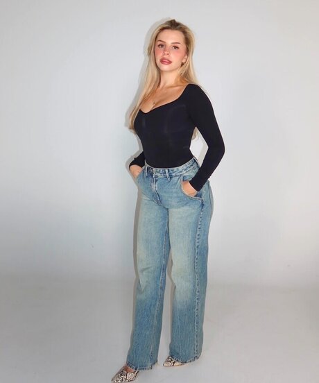 Lucia Leona best star pics